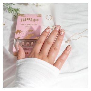 Red Aspen Nail Dashes-Rosalia Marble Square